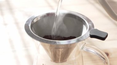 Damlatan kahve - Sıcak su ve damlama sahnesi