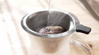 Damlatan kahve - Sıcak su ve damlama sahnesi