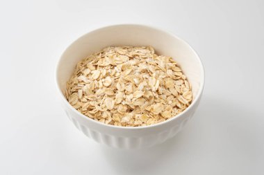 Bir kasede yulaf ezmesi.