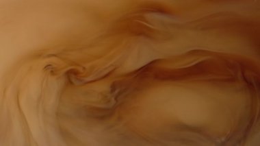 Kahve sıvı seviyesini karıştırdığını düşünsene.