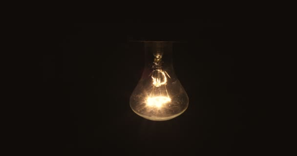 Una Lampada Con Assemblaggio Lampadina Tungsteno Accende Spegne Lentamente Uno — Video Stock
