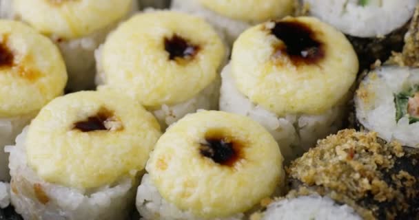 Sushi Rolls Rotating Close Japanese Cuisine Sushi Restaurant Takeaway Fresh — Stock Video