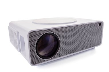 Beyaz multimedya projektörü beyaz arkaplanda izole edildi. Video ev sineması.