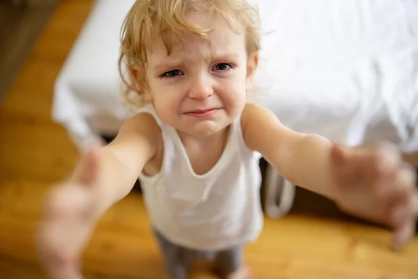 Słodkie Małe Blond Dziecko Płacze Płaczące Dziecko Stres Ból Smutek — Zdjęcie stockowe
