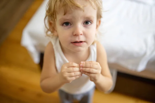 Roztomilé Blonďaté Dítě Pláče Plakající Dítě Stres Bolest Smutek Zoufalství — Stock fotografie