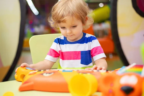 Barnelek Med Fargerike Leker Læringssenteret Eller Barnehagen – stockfoto
