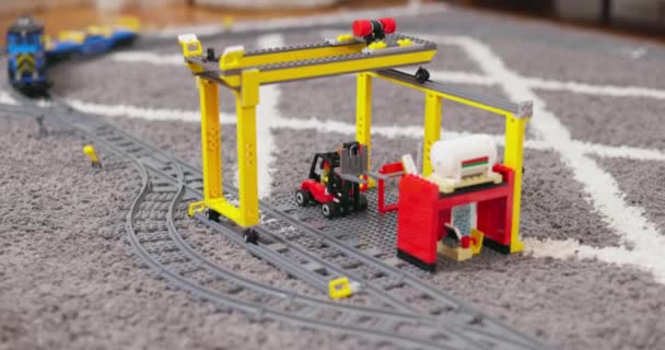 Model Train Crane Forklift Gray Textured Carpet High Quality Footage — Stock Video