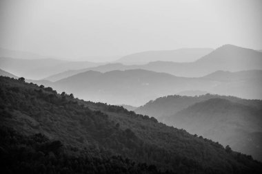 Sella 'da gün batımında dağların siluetleri