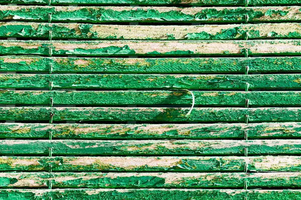 Alhambra 'da yeşil ahşap kör