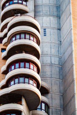 Benidorm 'da dairesel şekilli bir gökdelenin ayrıntıları.