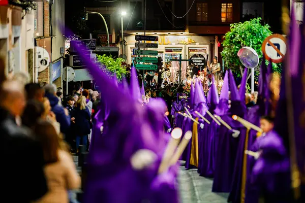Villajoyosa, Alicante, Espana. 29-03-2024 Kutsal yüz Villajoyosa köprüsünü geçiyor.