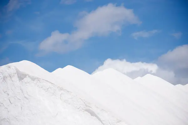 Santa Pola tuz dağlarında tuz dağları