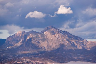 Santa Barbara şatosundan görünen Cabezo.