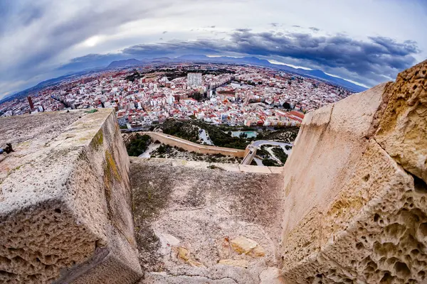 Alicante 'deki Santa Barbara şatosundan.