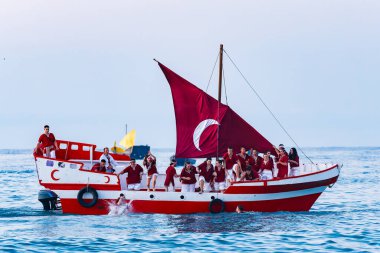Villajoyosa, Alicante, Espana. 24-07-2024.Mağripli Villajoyosa sahillerine iniyor.