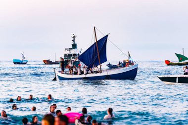Villajoyosa, Alicante, Espana. 24-07-2024.Mağripli Villajoyosa sahillerine iniyor.
