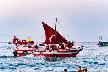 Villajoyosa, Alicante, Espana. 24-07-2024.Mağripli Villajoyosa sahillerine iniyor.