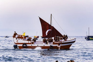 Villajoyosa, Alicante, Espana. 24-07-2024.Mağripli Villajoyosa sahillerine iniyor.