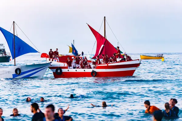 Villajoyosa, Alicante, Espana. 24-07-2024.Mağripli Villajoyosa sahillerine iniyor.