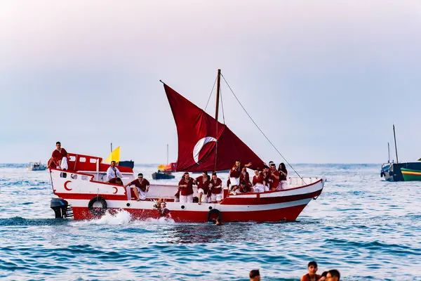 Villajoyosa, Alicante, Espana. 24-07-2024.Mağripli Villajoyosa sahillerine iniyor.