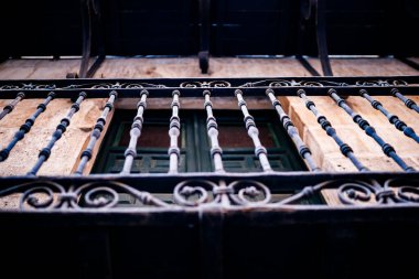 Alicante 'nin eski kasabasında balkon