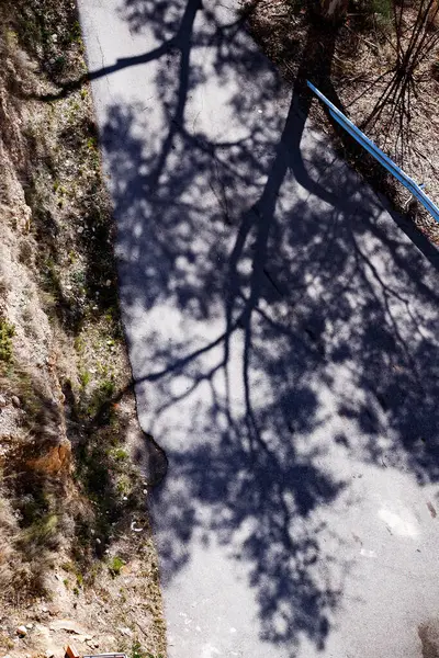 Villajoyosa 'daki Amadorio barajına giden yol.