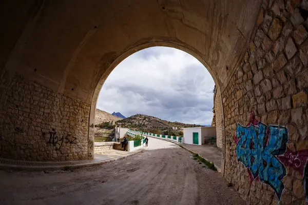 Villajoyosa, Alicante, İspanya 22-03-2025. Villajoyosa rezervuar tünelinin görüntüsü