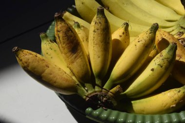 Sarı dilimli muz.