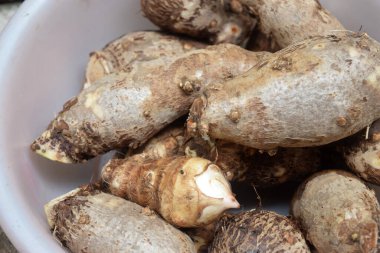 Taze ve taze zencefil sepette