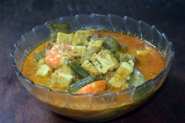 Hint cevizi sütlü baharatlı Tayland yeşili köri.