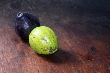 Taze avokado meyvesi, yakın çekim.
