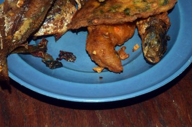 Kızarmış patatesli balık