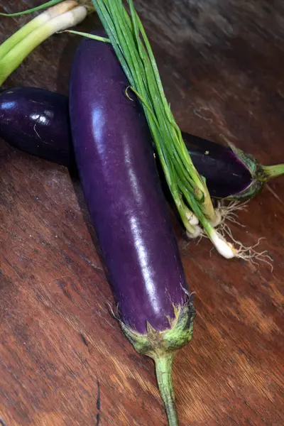 taze mor organik patlıcan