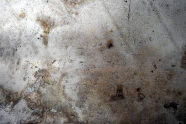 çatallı eski beton duvar.