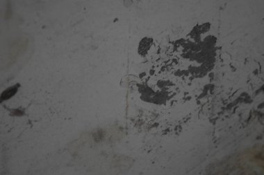 Siyah lekeli eski kirli beyaz beton duvar. arkaplan