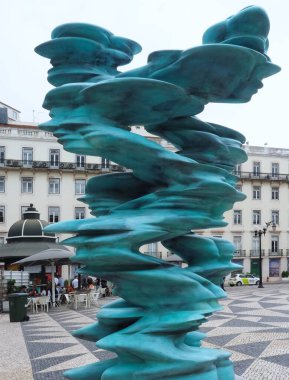 Lizbon Portekiz 'de Kaçak olarak adlandırılan Tony Cragg' ın nadir toprak heykeli