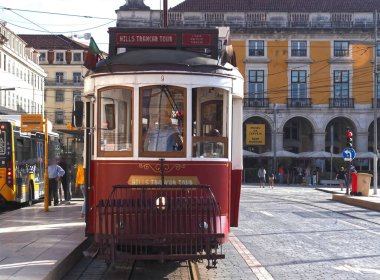 Lizbon, Portekiz 'de tarihi kırmızı tramvay turu