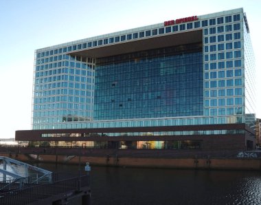 Hamburg 'da Spiegel binası ile Ericusspitze' nin mimarisi