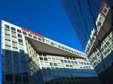 Hamburg 'da Spiegel binası ile Ericusspitze' nin mimarisi