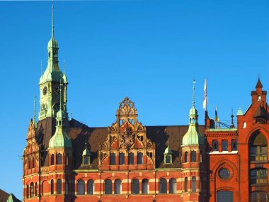 Hamburg 'daki Speicherstadtrathaus güzel bir bina.