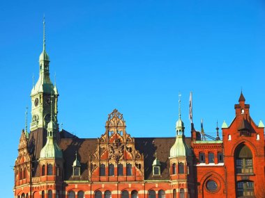 Hamburg 'daki Speicherstadtrathaus güzel bir bina.