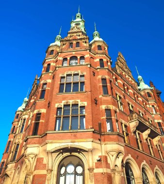 Hamburg 'daki Speicherstadtrathaus güzel bir bina.