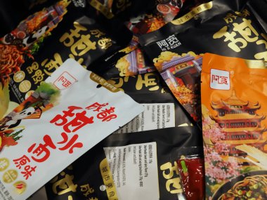 Udon 'dan Çin erişte paketleri.