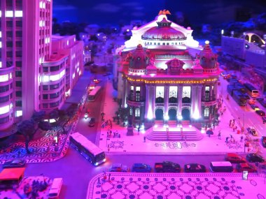 Dünyanın en büyük model demiryolu Miniatur Wunderland Almanya Hamburg 'da ve Rio de Janeiro ile geceleyin