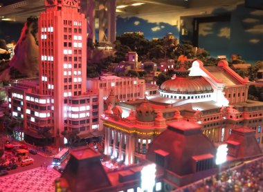 Dünyanın en büyük model demiryolu Miniatur Wunderland Almanya Hamburg 'da ve Rio de Janeiro ile geceleyin