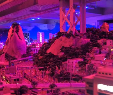 Dünyanın en büyük model demiryolu Miniatur Wunderland Almanya Hamburg 'da ve Rio de Janeiro ile geceleyin