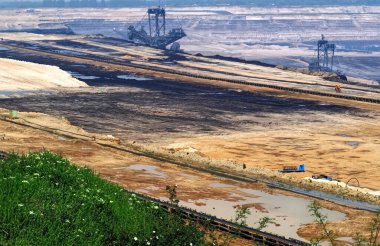 Garzweiler Almanya 'sında enerji için kömür kazanmak için linyit madenciliği panoraması