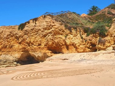 Albufeira Praia 'daki güzel sahil mandala Portekiz' in Algarve sahilindeki Maria Luisa