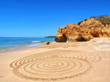 Albufeira Praia 'daki güzel sahil mandala Portekiz' in Algarve sahilindeki Maria Luisa