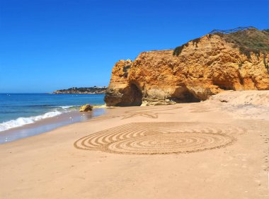 Albufeira Praia 'daki güzel sahil mandala Portekiz' in Algarve sahilindeki Maria Luisa